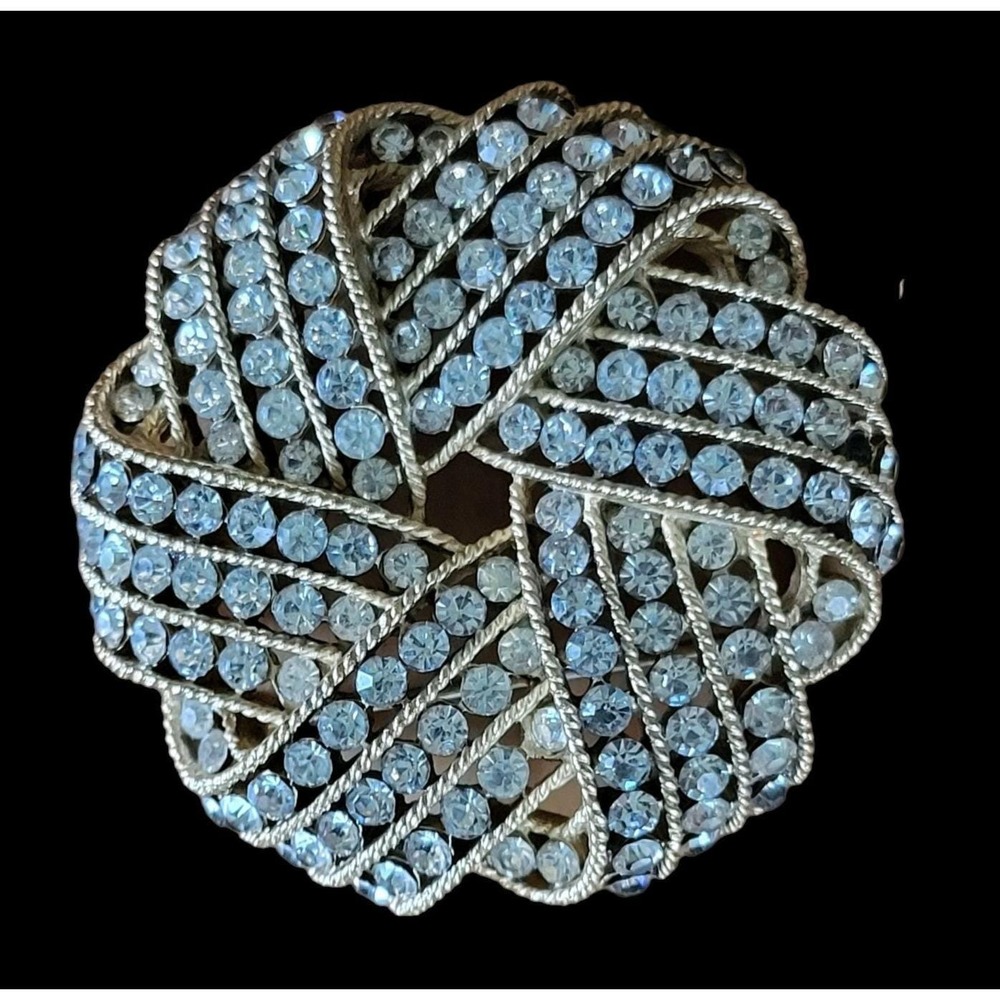 Crown Trifari Rhinestone Cavalcade Gold-Tone Vintage Brooch Pin Twist 1 7/8"